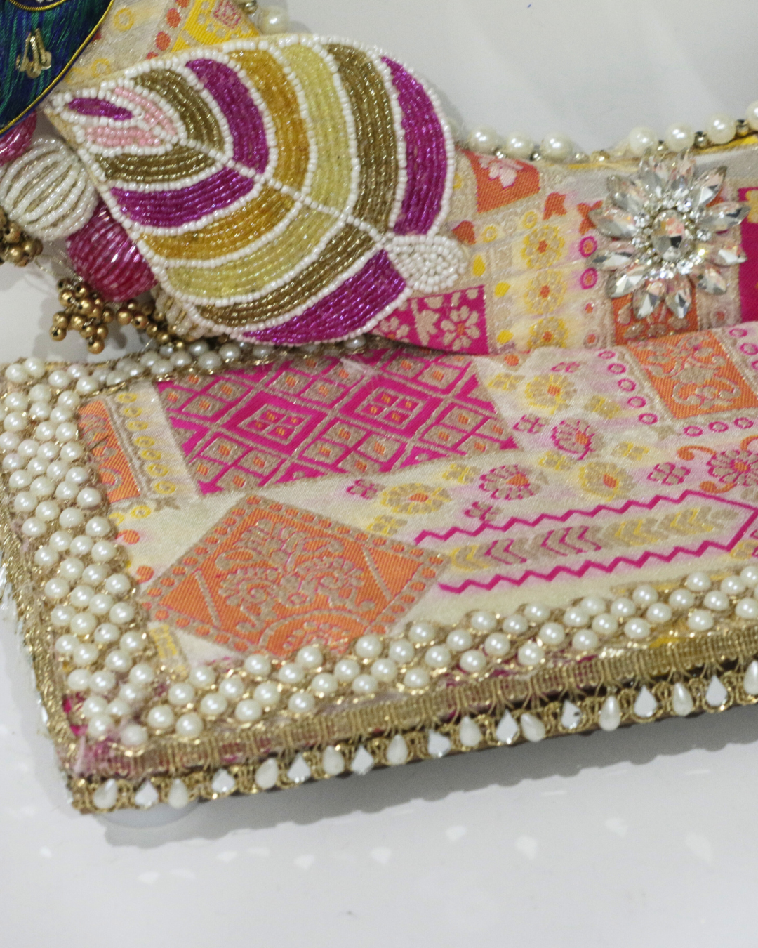 Multicolour Krishnji Singhasan