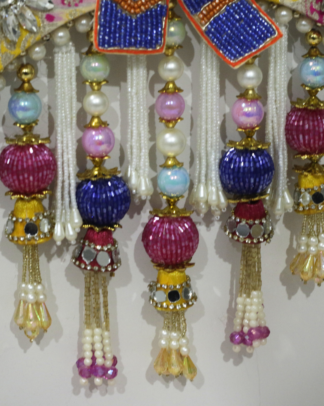 Multicolour Krishnji Singhasan
